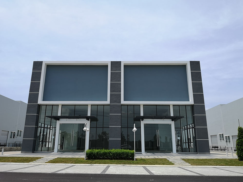 CLUSTER RETAIL WAREHOUSE 60’ x 130’